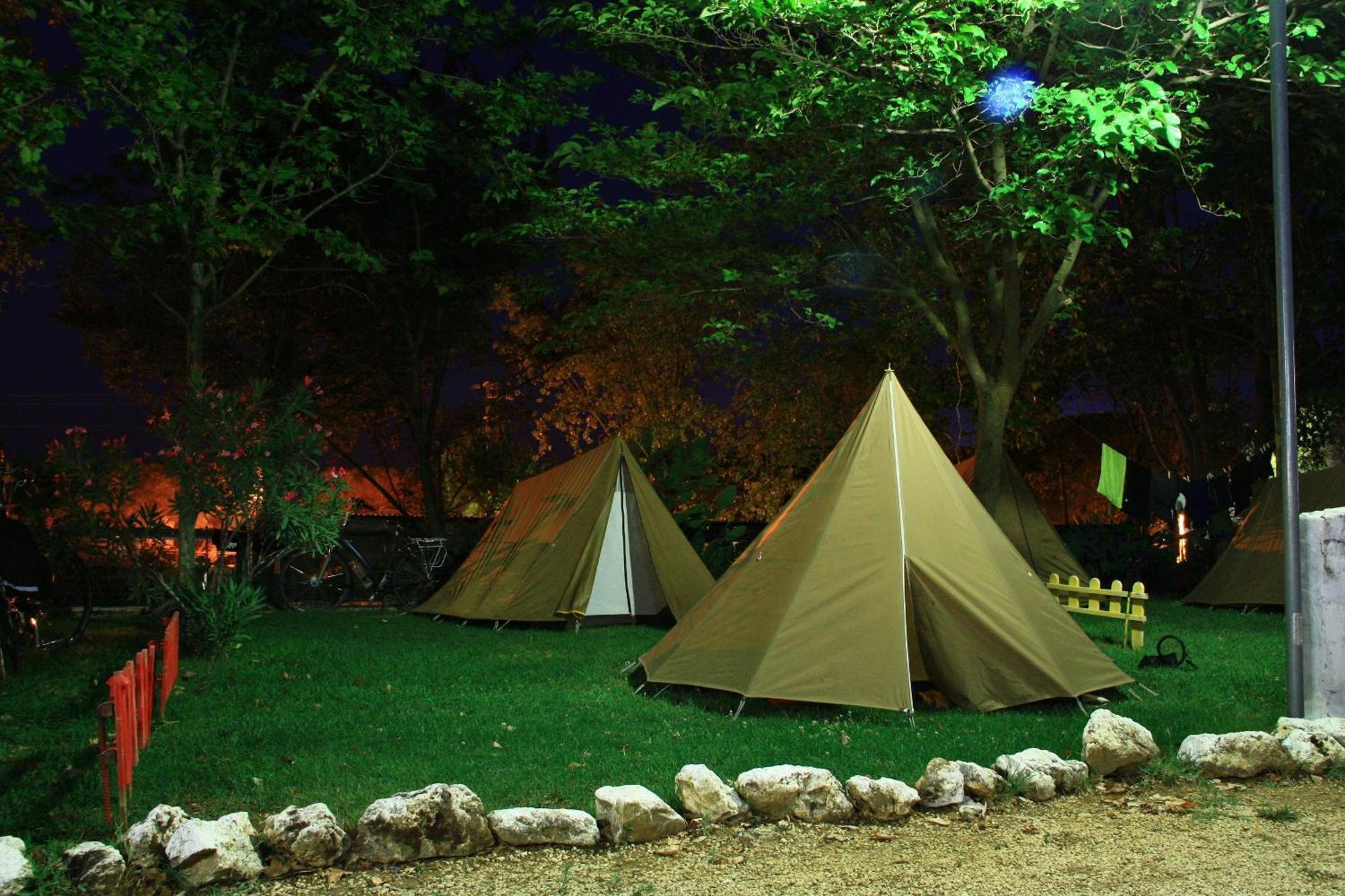 Camping Sierra De Las Nieves Yunquera Bagian luar foto