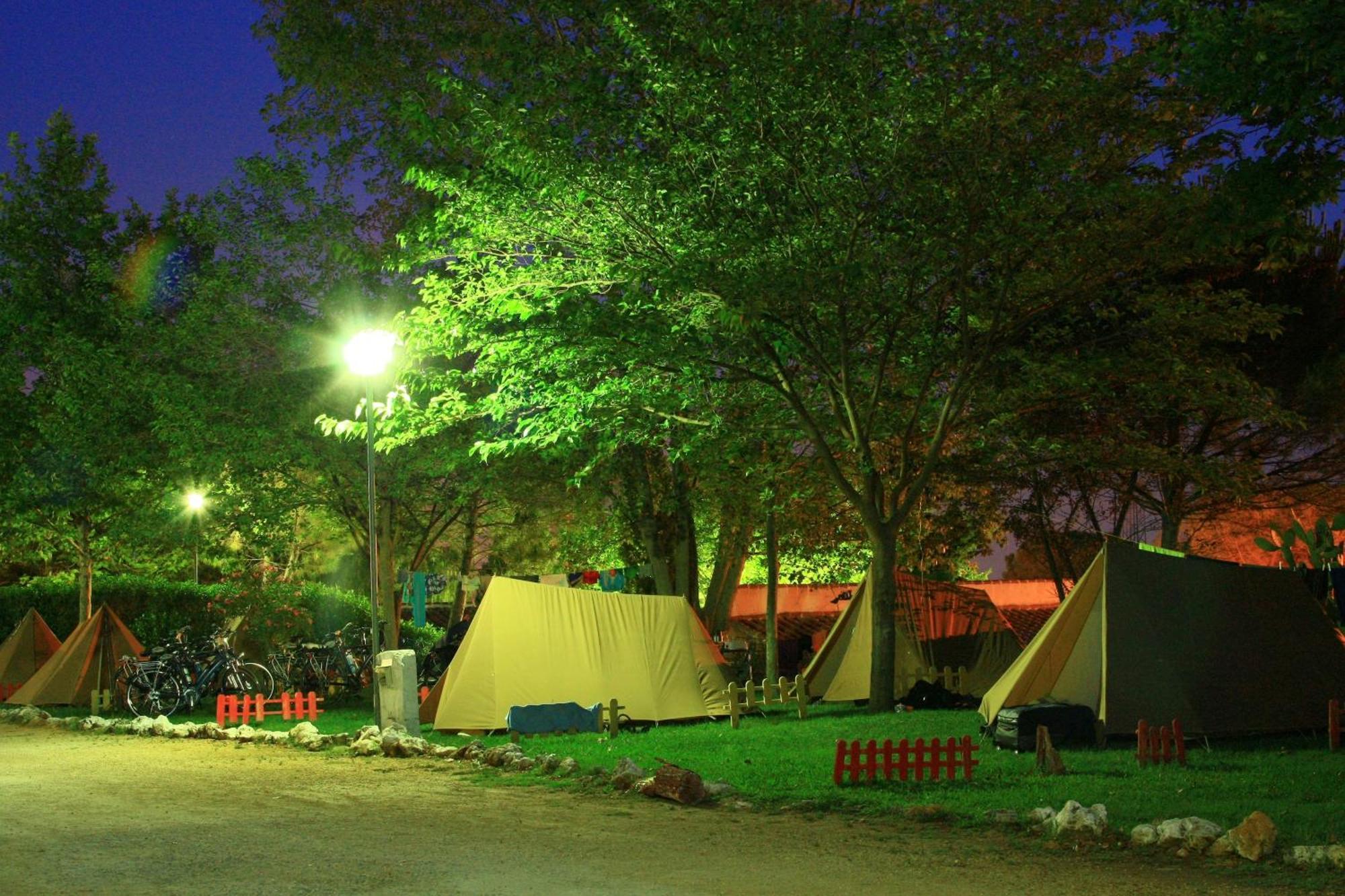 Camping Sierra De Las Nieves Yunquera Bagian luar foto