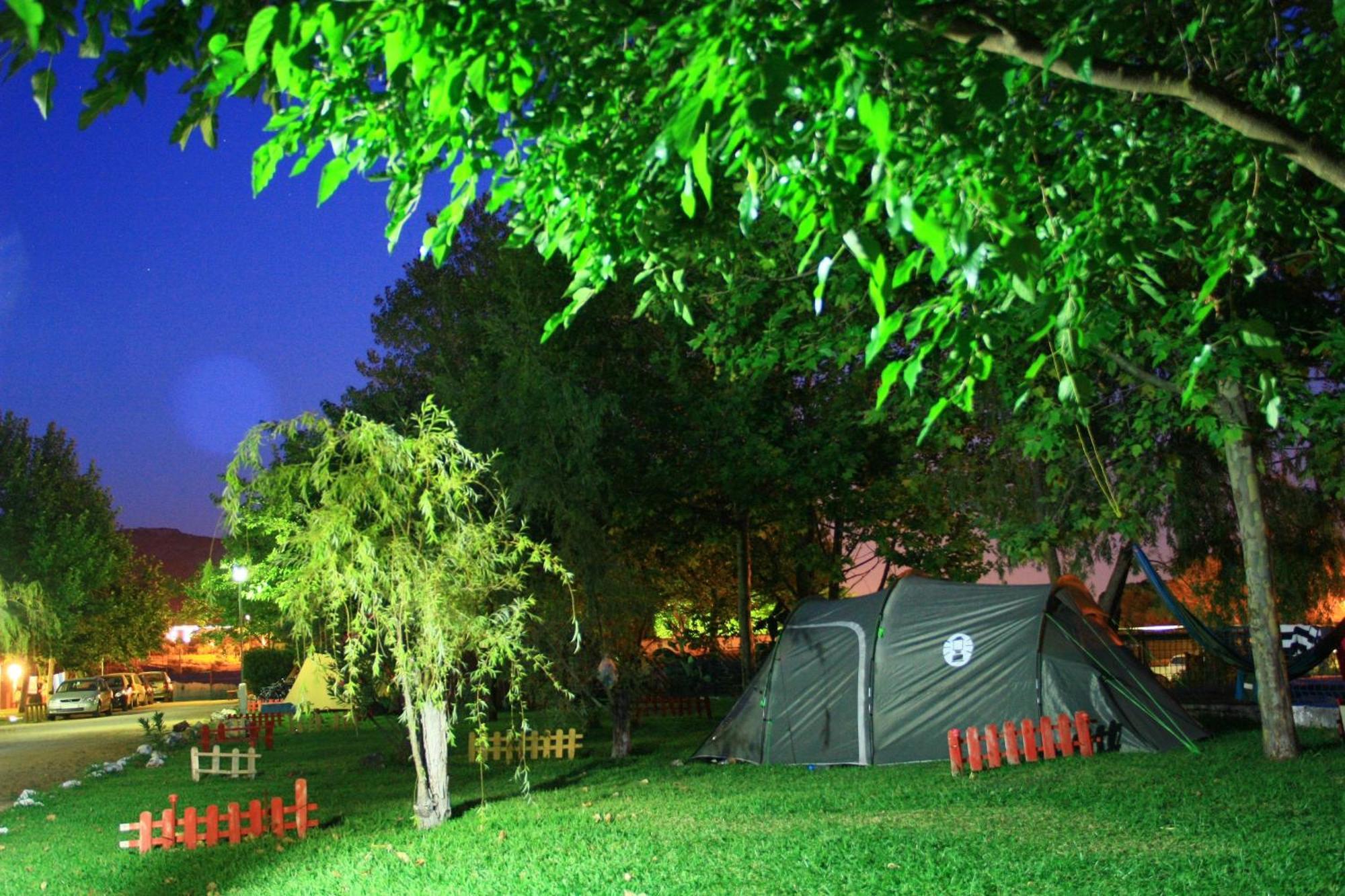Camping Sierra De Las Nieves Yunquera Bagian luar foto